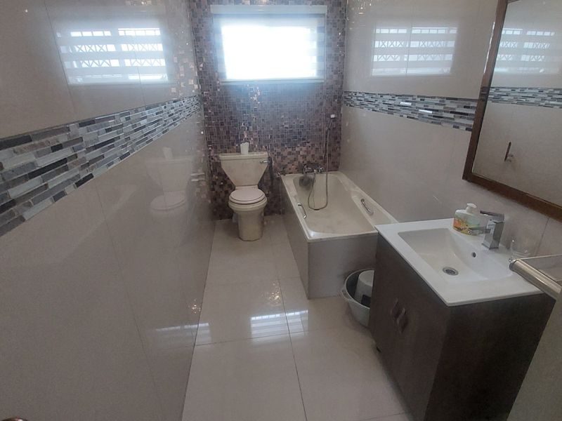 Beautiful spacious home for sale in Bayview Chatsworth - Photo 7