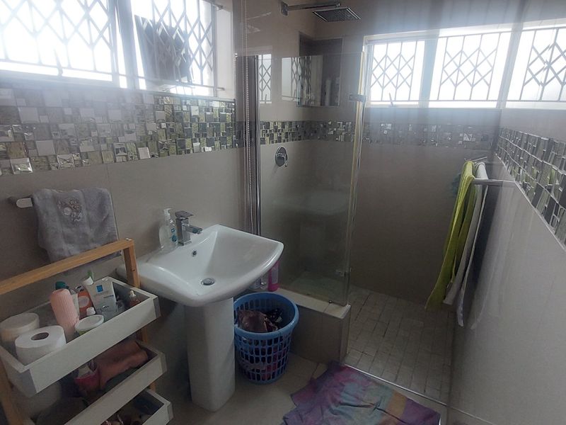 Beautiful spacious home for sale in Bayview Chatsworth - Photo 6