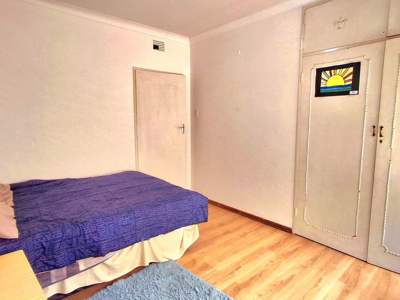 4-Bedroom, 2-Bathroom Family Home with Income-Generating Flatlet - Photo 10