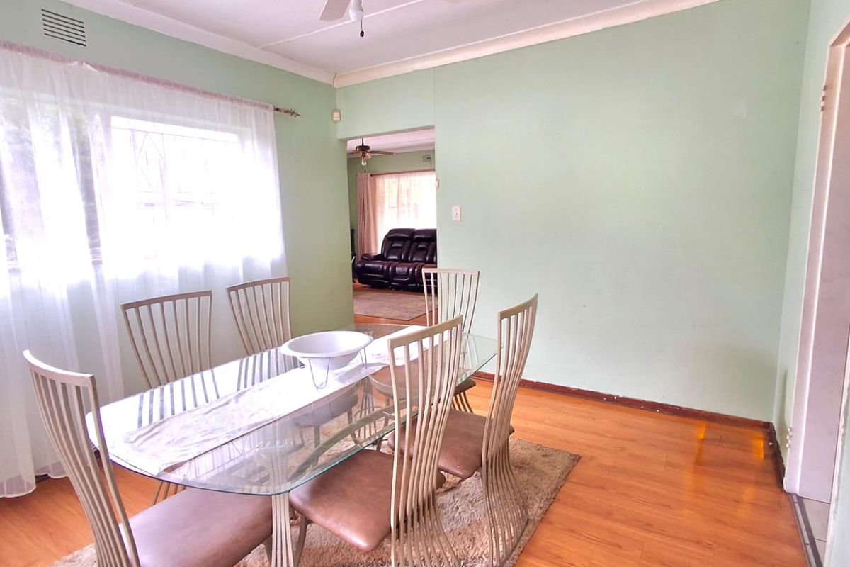 4-Bedroom, 2-Bathroom Family Home with Income-Generating Flatlet - Photo 4