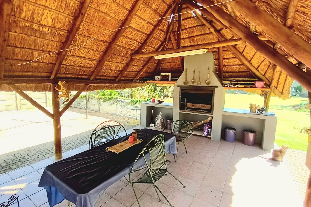 Generous 5-Bedroom Family Home in Prime Location – Walking Distance to Town & Schools - Photo 4