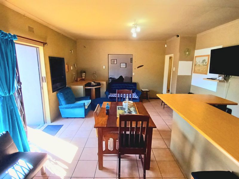 Generous 5-Bedroom Family Home in Prime Location – Walking Distance to Town & Schools - Photo 8