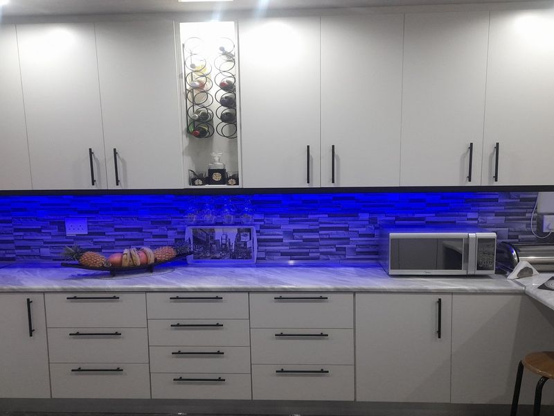 Beautifully renovated property with modern touches and thoughtful design - Photo 6