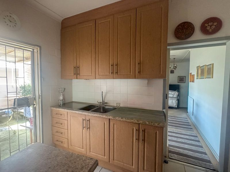 New listing - Photo 4