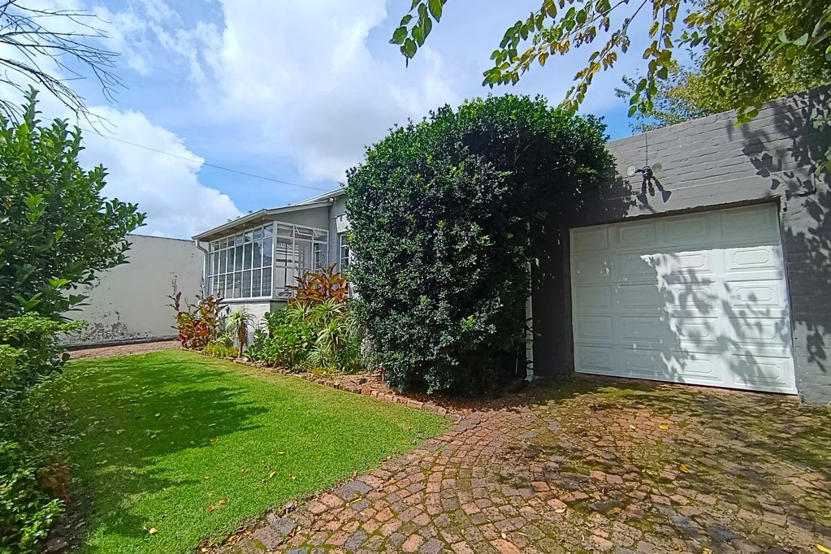 3 bed /1.5 bath house with a cottage- in Norwood - Photo 2