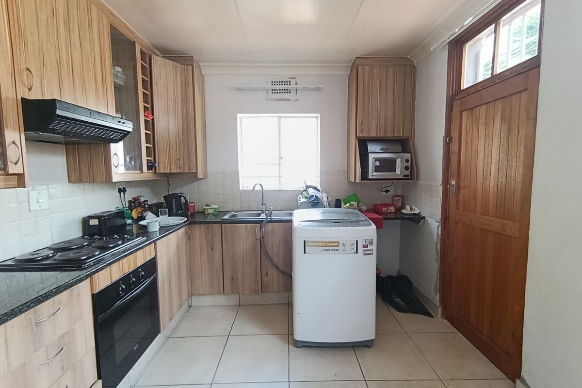 3 bed /1.5 bath house with a cottage- in Norwood - Photo 5