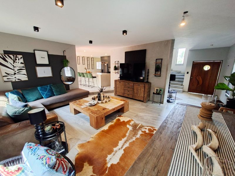 Ultra-Modern Living Reimagined: Fully Renovated Gem in The Wilds Estate - Photo 5