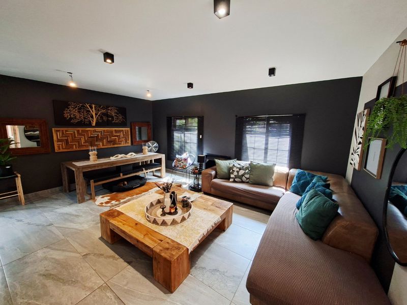 Ultra-Modern Living Reimagined: Fully Renovated Gem in The Wilds Estate - Photo 4