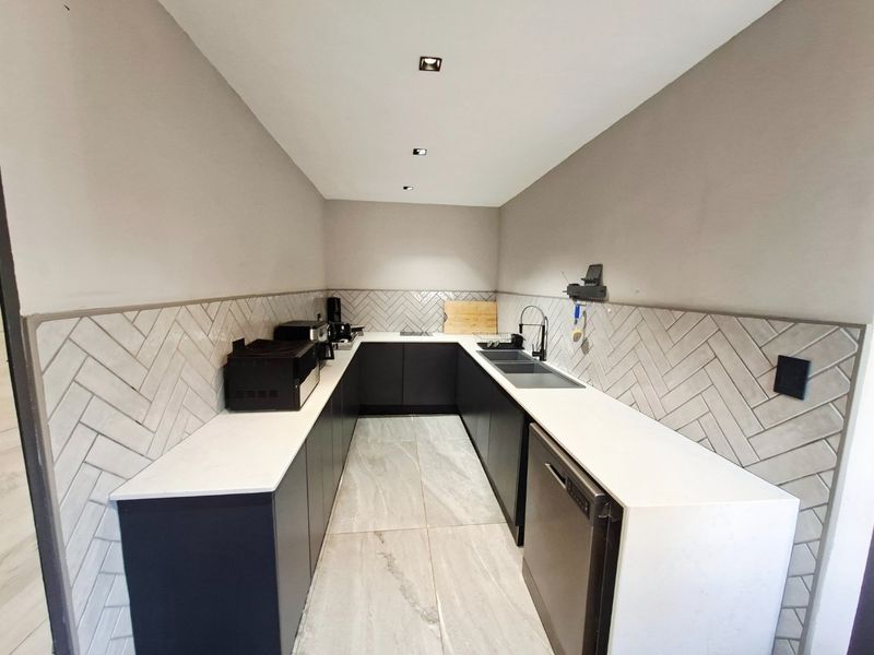 Ultra-Modern Living Reimagined: Fully Renovated Gem in The Wilds Estate - Photo 10