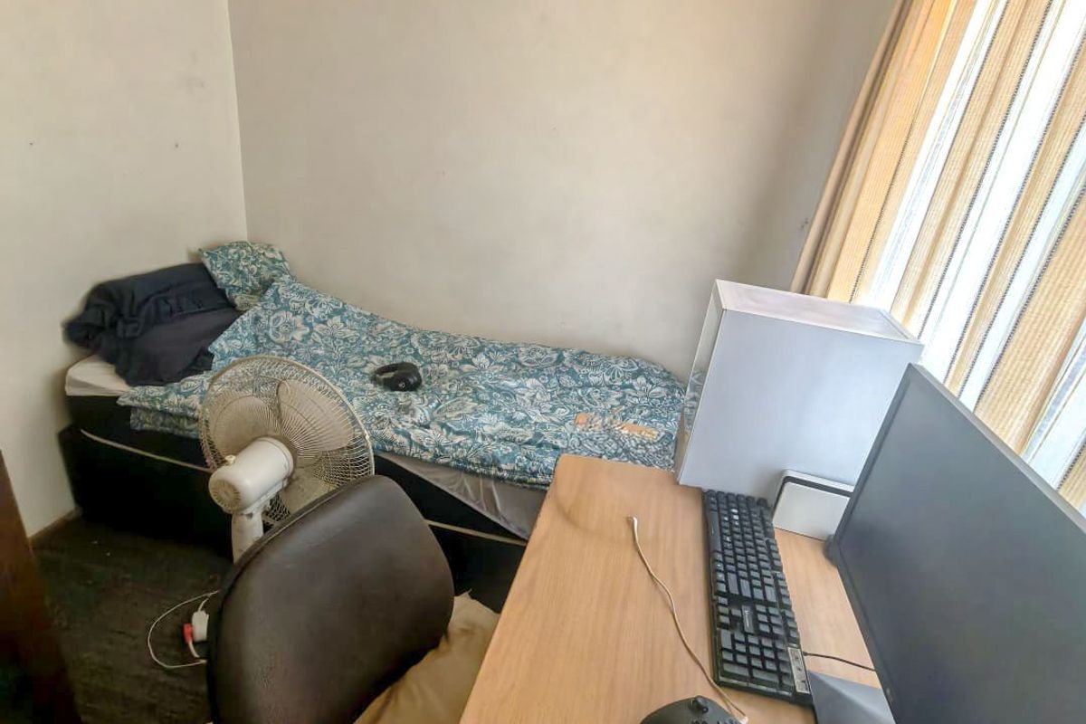 Cosy 3 Bed Townhouse in Grassy Park - Photo 4