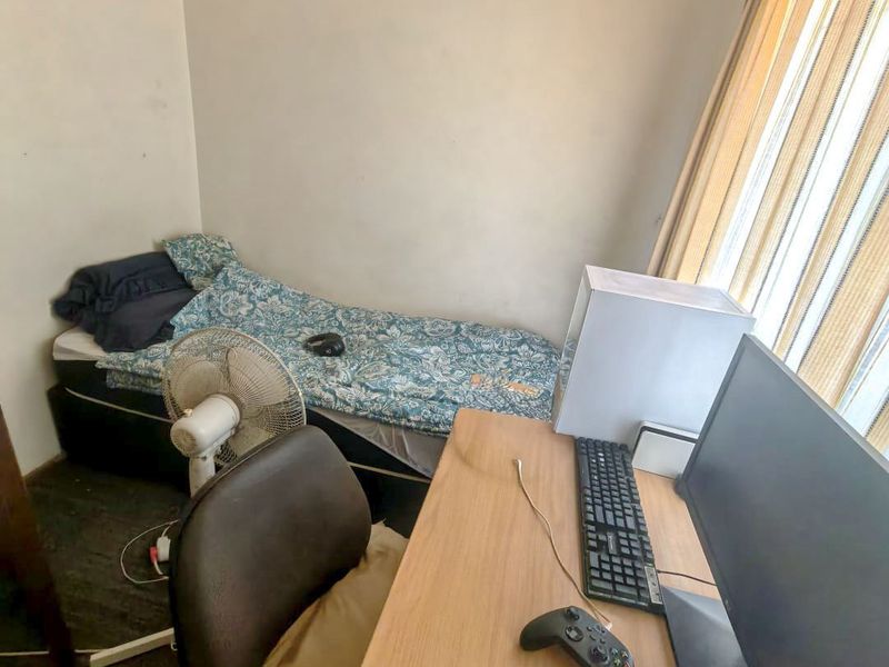 Cosy 3 Bed Townhouse in Grassy Park - Photo 4