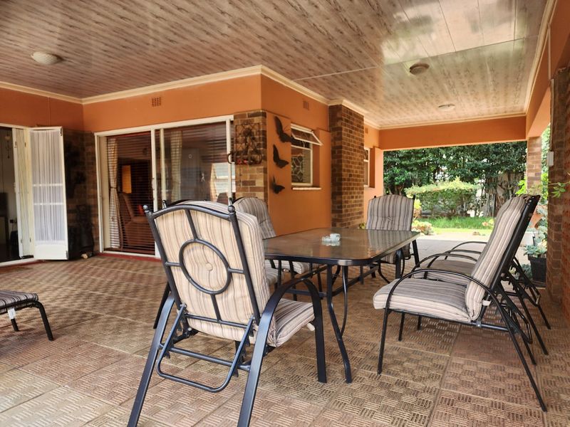 4 Bedroom house in Stilfontein Ext 4 - Photo 4