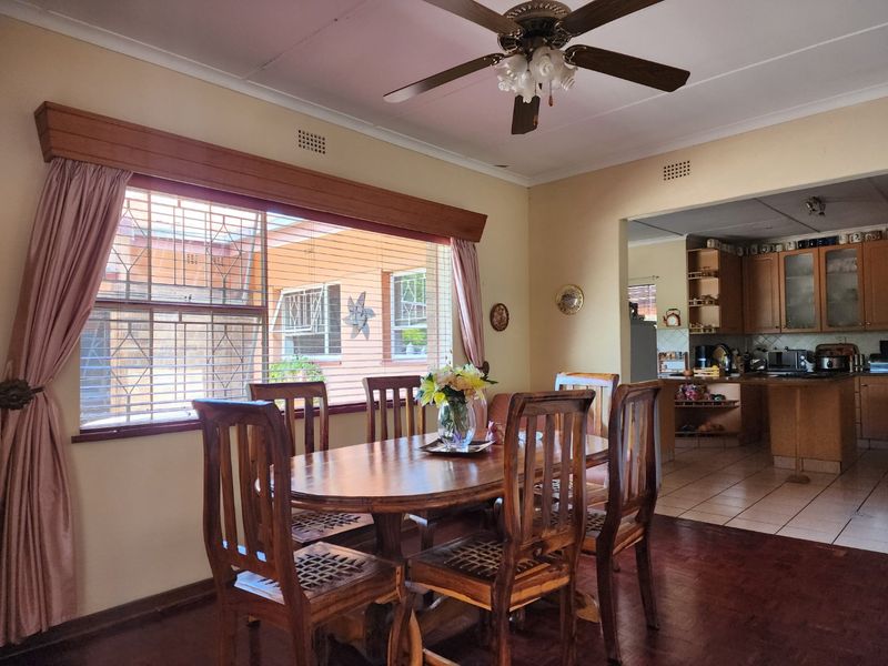 4 Bedroom house in Stilfontein Ext 4 - Photo 5