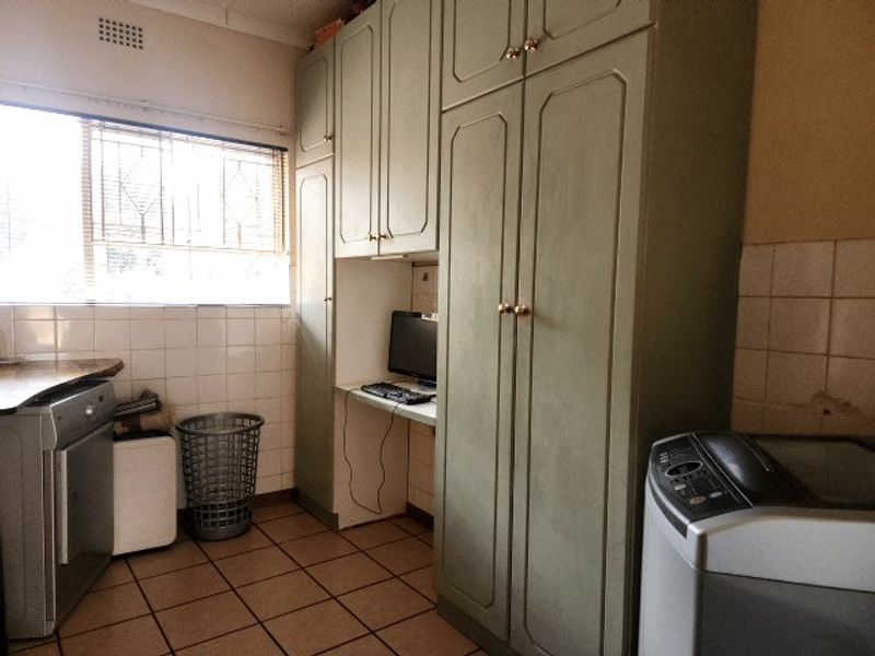 4 Bedroom house in Stilfontein Ext 4 - Photo 9