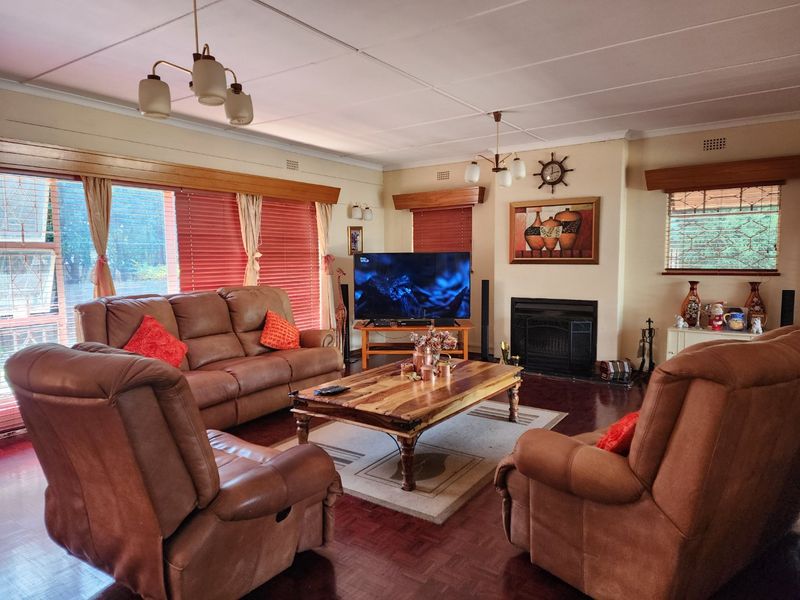 4 Bedroom house in Stilfontein Ext 4 - Photo 10