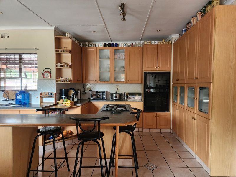 4 Bedroom house in Stilfontein Ext 4 - Photo 6