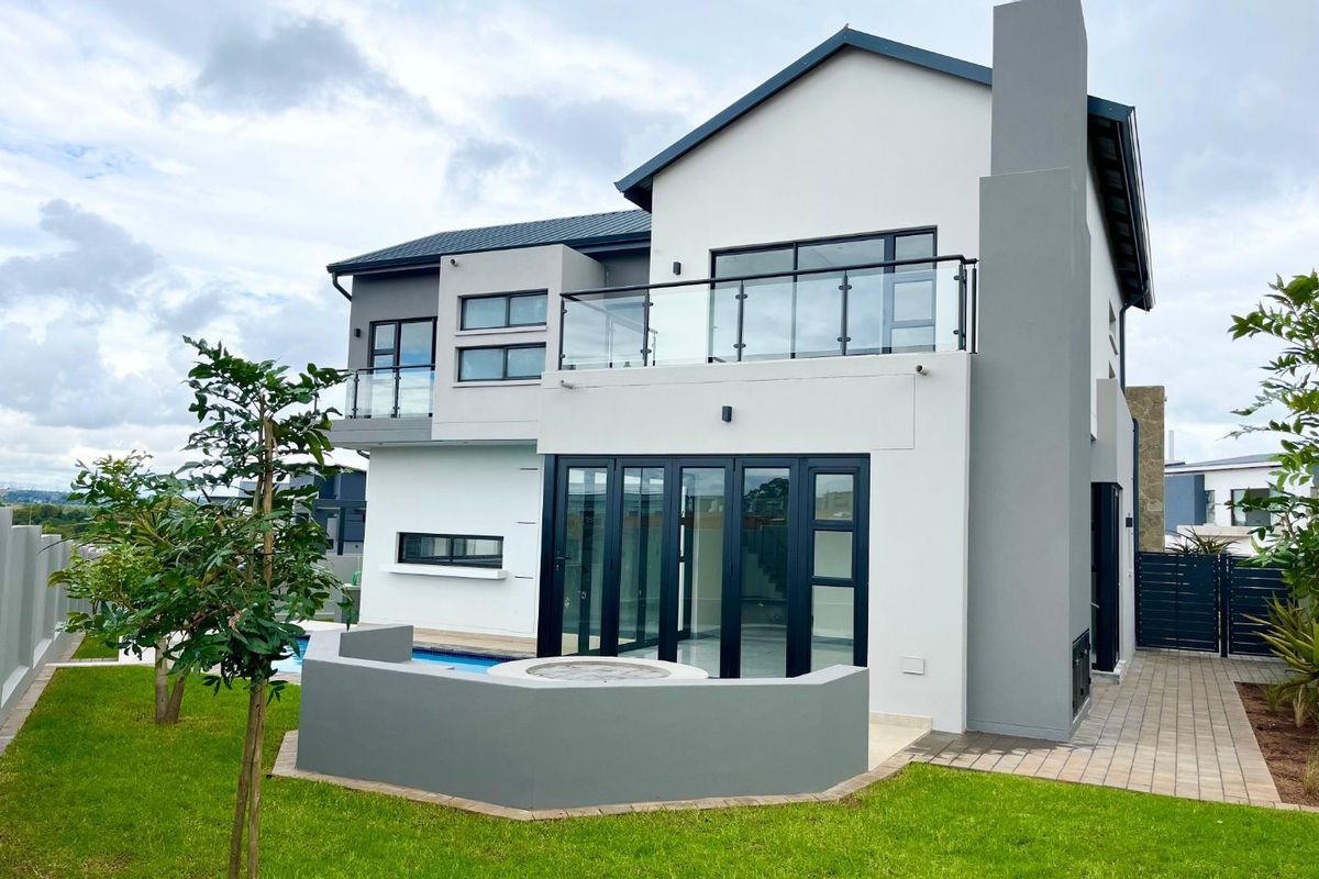 Sophisticated Family Home | Pool & Boma | Luxurious Main Suite  - Photo 2