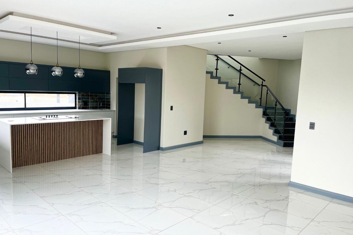 Sophisticated Family Home | Pool & Boma | Luxurious Main Suite  - Photo 4