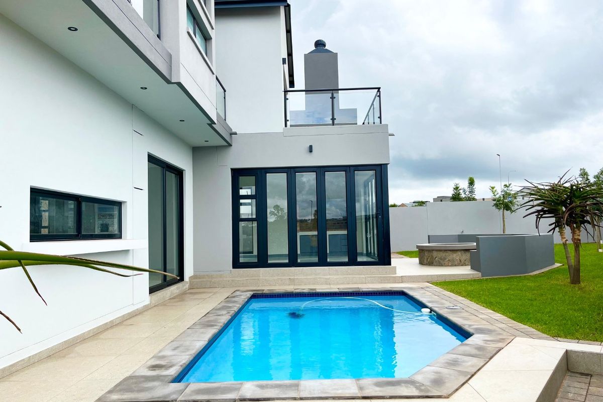 Sophisticated Family Home | Pool & Boma | Luxurious Main Suite  - Photo 2