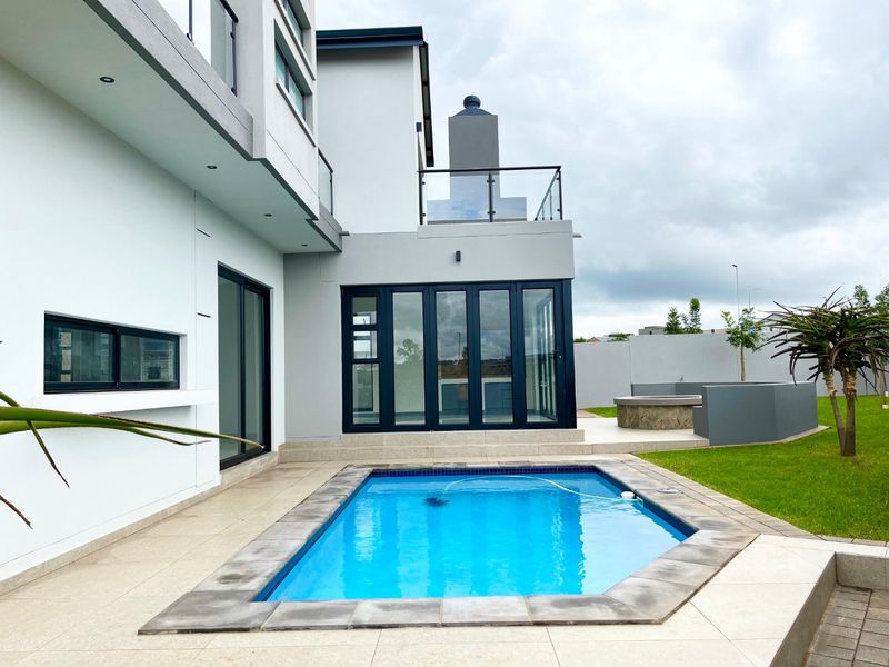 Sophisticated Family Home | Pool & Boma | Luxurious Main Suite  - Photo 2