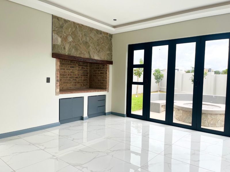 Sophisticated Family Home | Pool & Boma | Luxurious Main Suite  - Photo 5