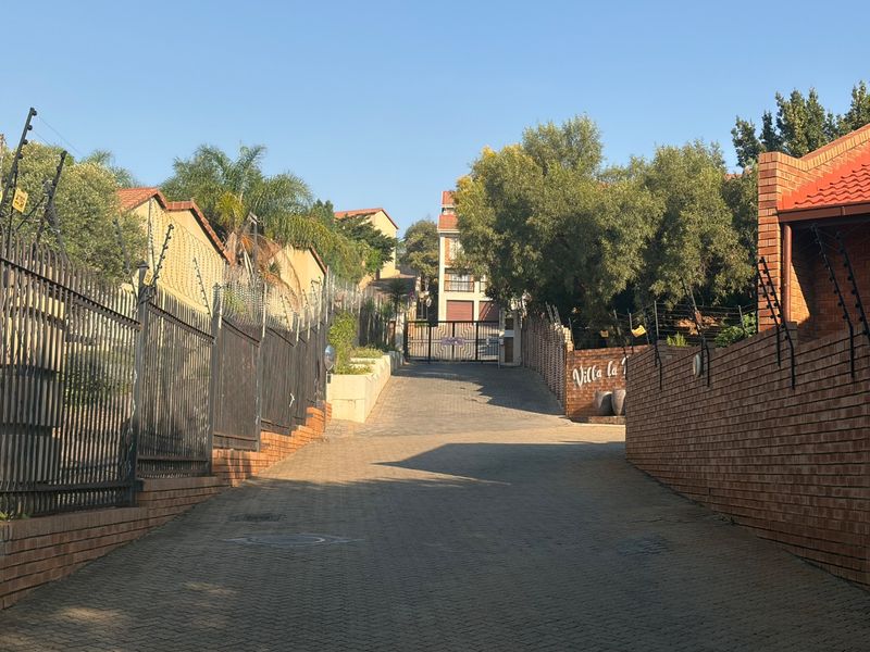 2 bedroom, 1 bathroom duplex in La Montagne  - Photo 10