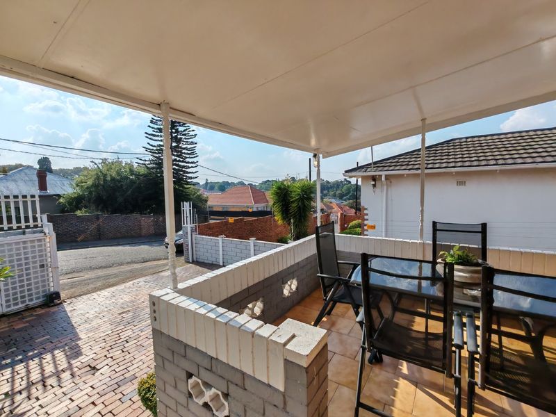 Beautifully maintained home with peaceful views over the suburb.   - Photo 3