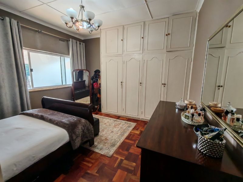 Beautifully maintained home with peaceful views over the suburb.   - Photo 9