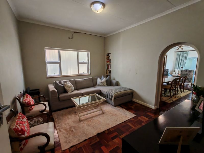 Beautifully maintained home with peaceful views over the suburb.   - Photo 8