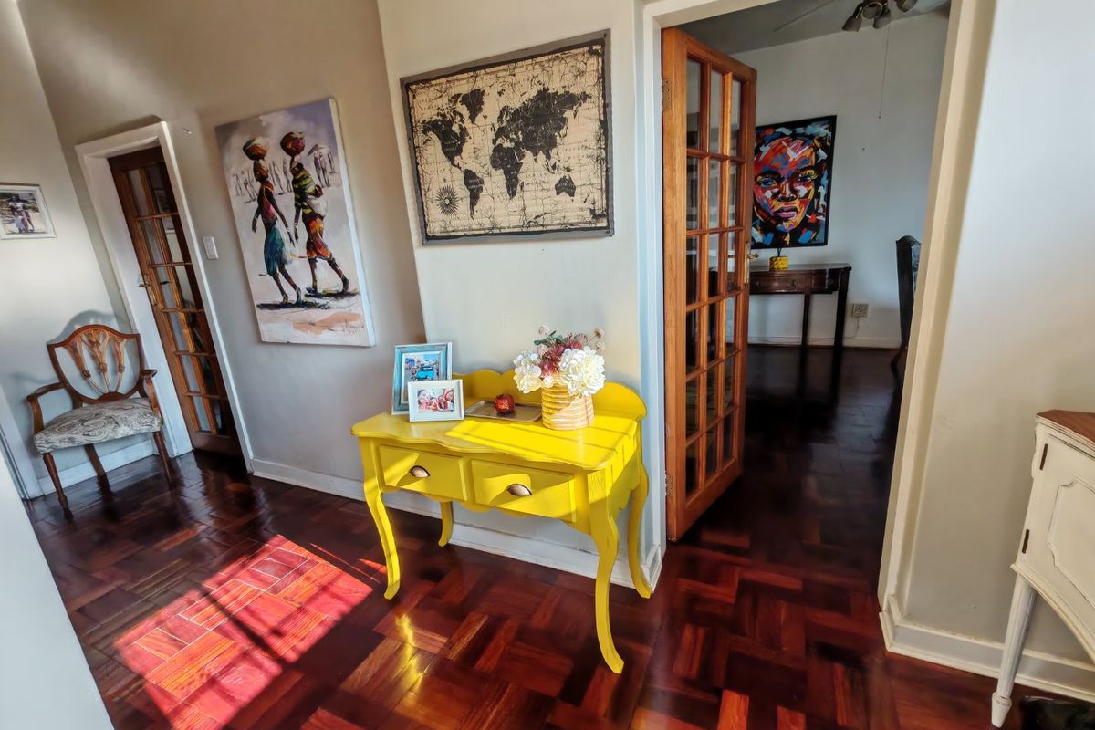 Beautifully maintained home with peaceful views over the suburb.   - Photo 4