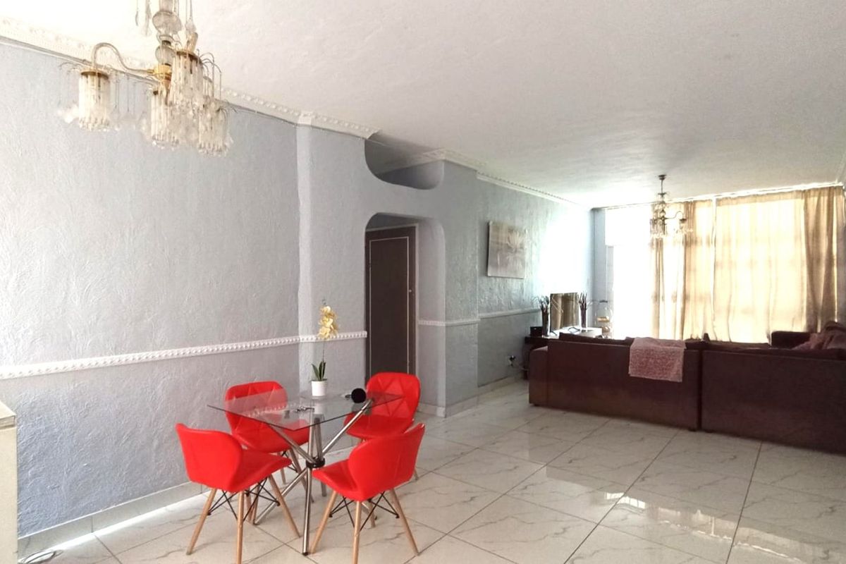 Spacious 2 Bedroom Apartment for sale in Bramley Park, Sandton  - Photo 4