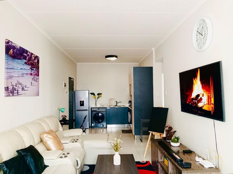 Fully Furnished 2 Bedroom Apartment to rent in Carlswald, Midrand  - Photo 3