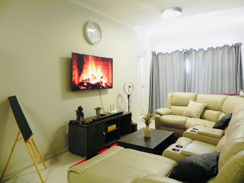 Fully Furnished 2 Bedroom Apartment to rent in Carlswald, Midrand  - Photo 5