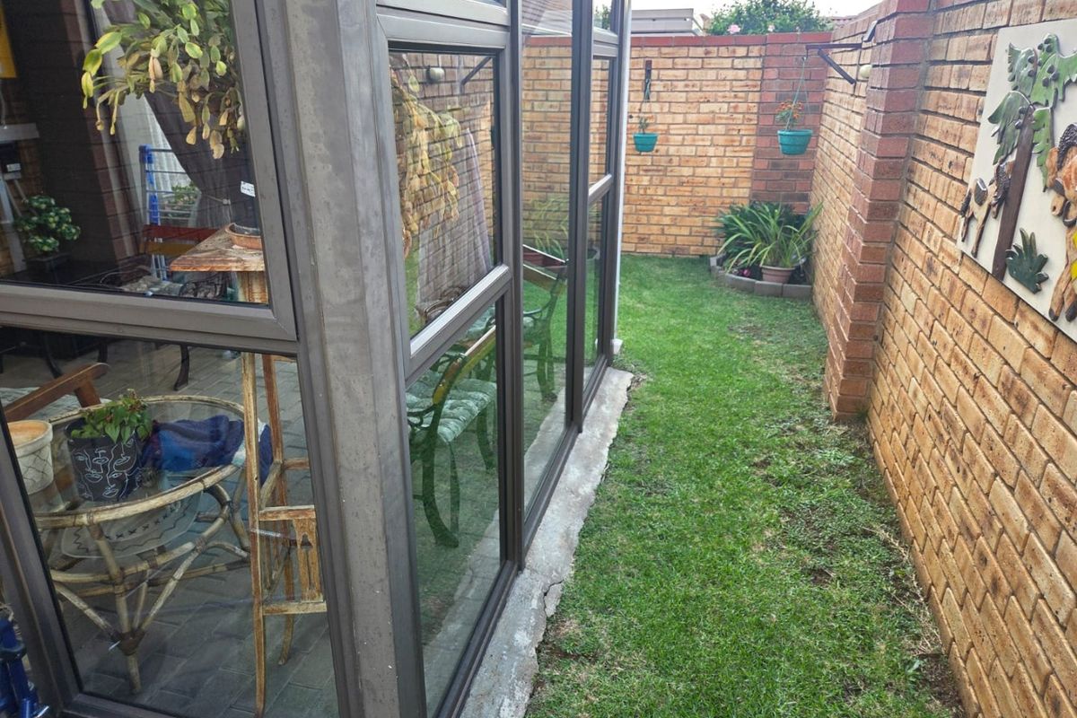 Enjoy Secure, Peaceful Living in a Beautiful Over-50s Lifestyle Estate - Photo 2