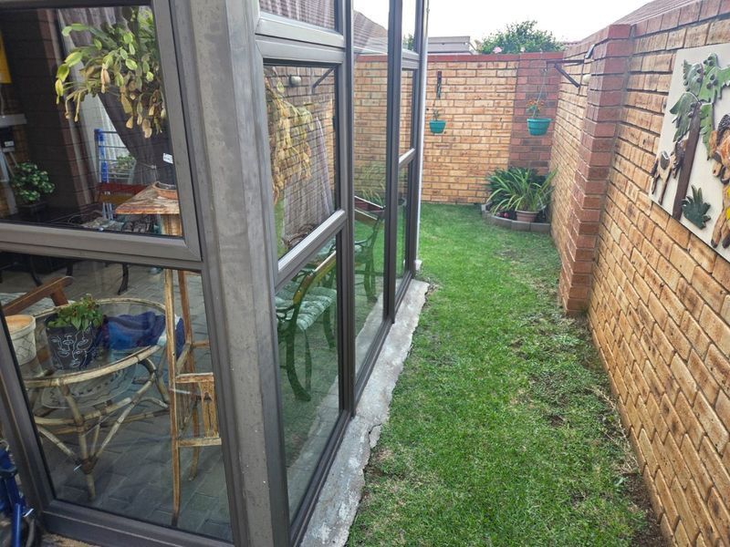 Enjoy Secure, Peaceful Living in a Beautiful Over-50s Lifestyle Estate - Photo 2