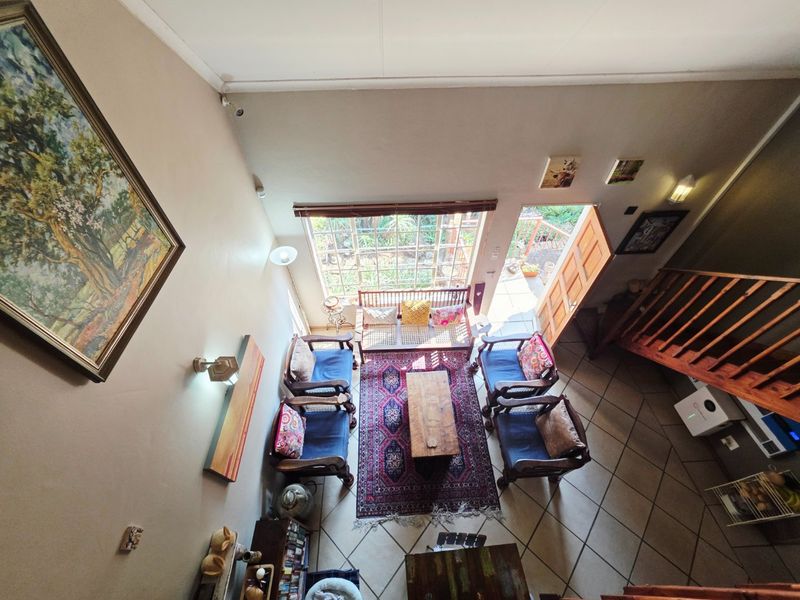 Spacious 2 Bedroom Loft Duplex With Solar Power - Photo 10