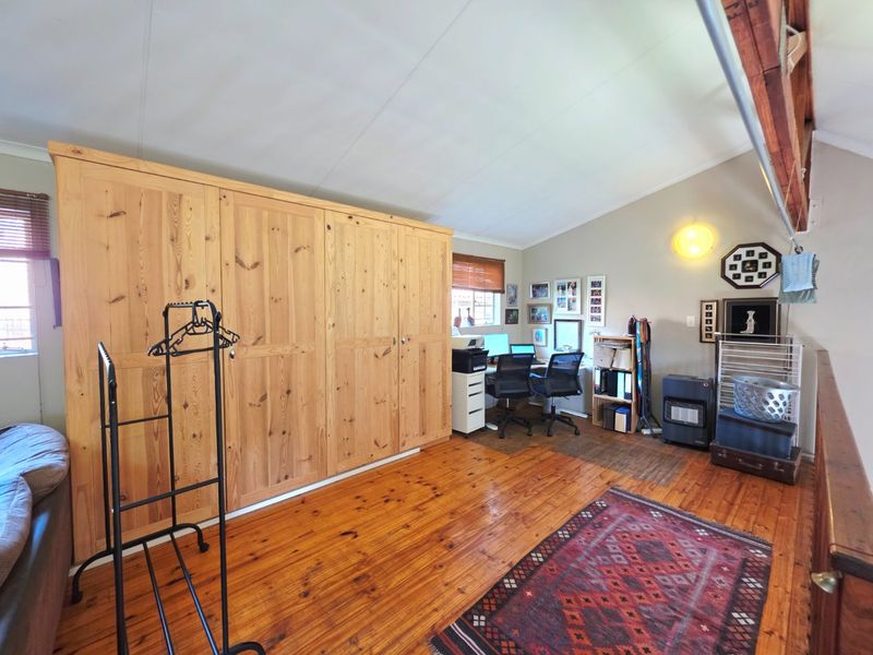 Spacious 2 Bedroom Loft Duplex With Solar Power - Photo 8