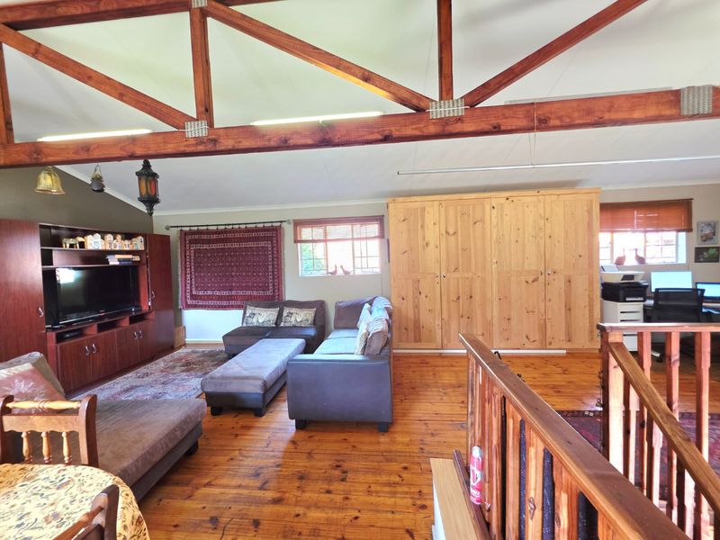 Spacious 2 Bedroom Loft Duplex With Solar Power - Photo 6