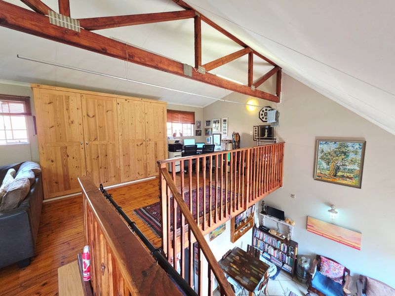 Spacious 2 Bedroom Loft Duplex With Solar Power - Photo 7