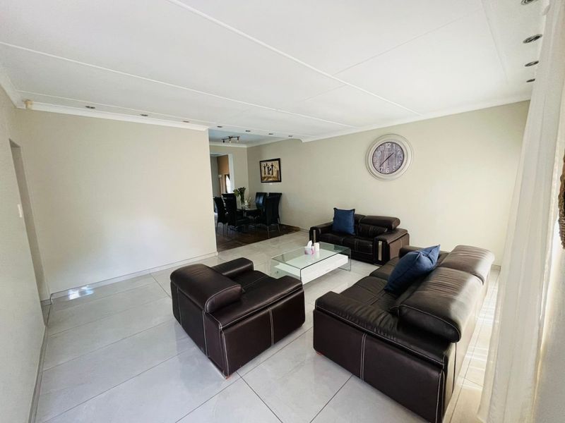 4 Bedroom Family Home for Sale in Blairgowrie - Photo 8
