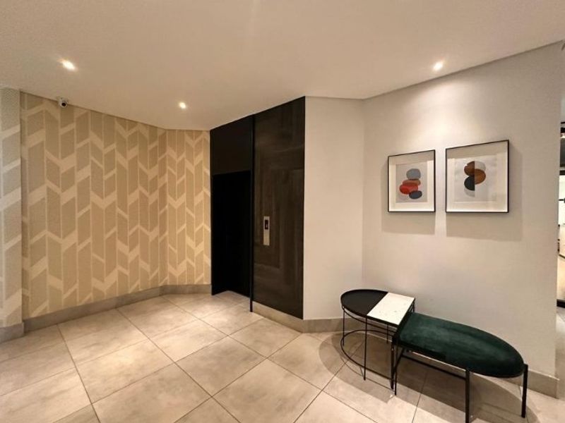 Modern Office suite to let in Rosebank, Sandton  - Photo 2