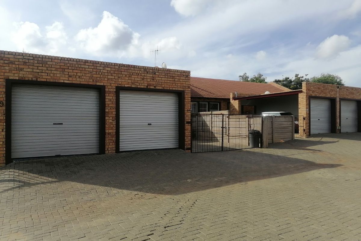 Lock up and Go Unit for sale in Fauna, Bloemfontein  - Photo 3
