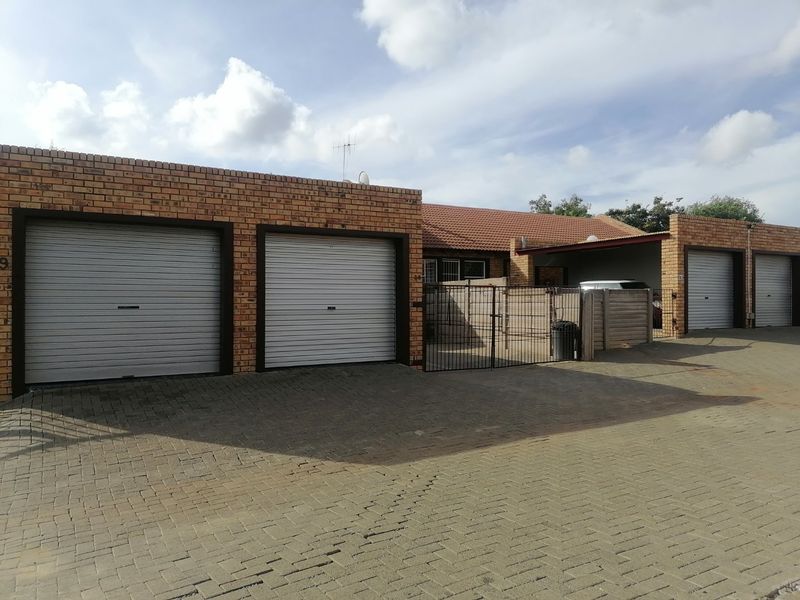 Lock up and Go Unit for sale in Fauna, Bloemfontein  - Photo 3