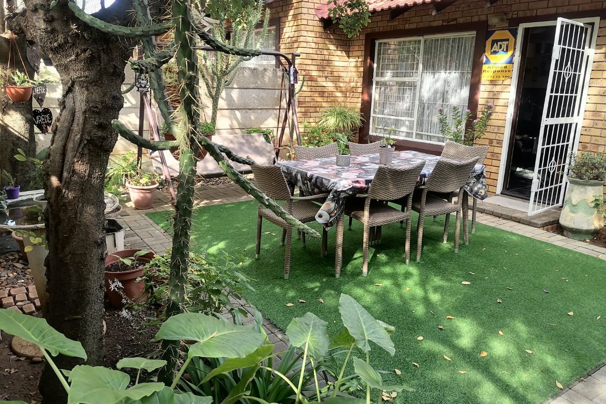 Lock up and Go Unit for sale in Fauna, Bloemfontein  - Photo 2