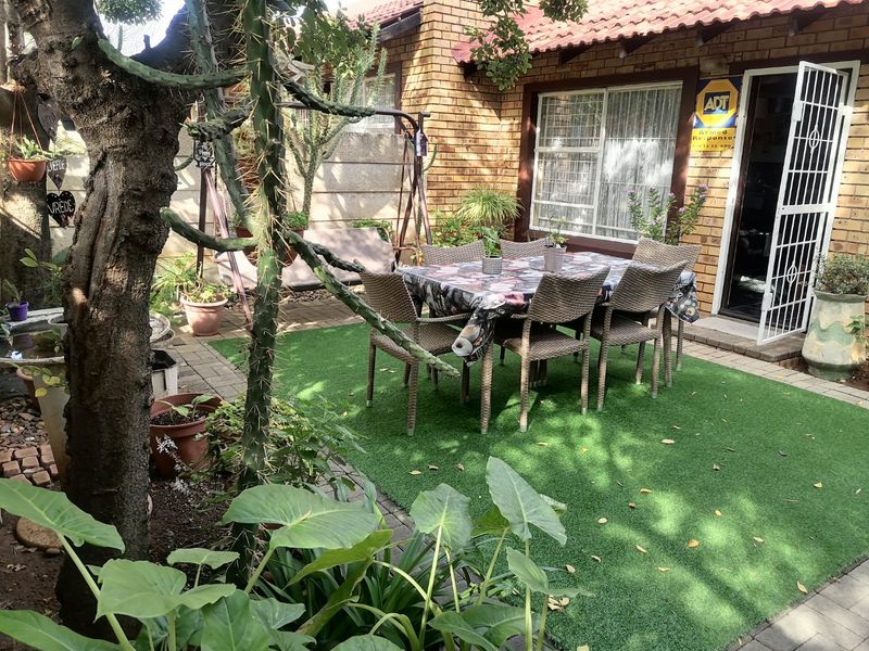 Lock up and Go Unit for sale in Fauna, Bloemfontein  - Photo 2