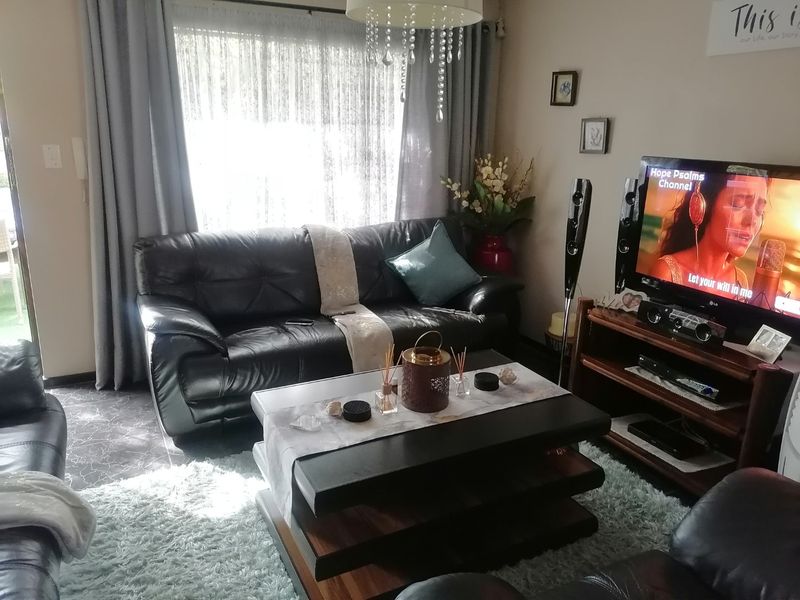 Lock up and Go Unit for sale in Fauna, Bloemfontein  - Photo 9