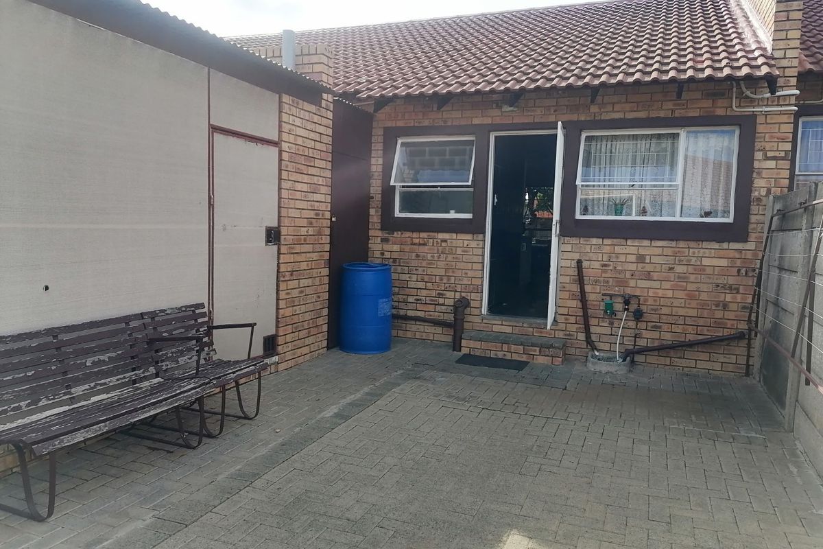 Lock up and Go Unit for sale in Fauna, Bloemfontein  - Photo 4