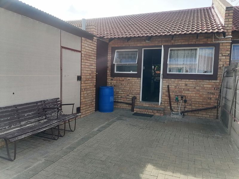 Lock up and Go Unit for sale in Fauna, Bloemfontein  - Photo 4