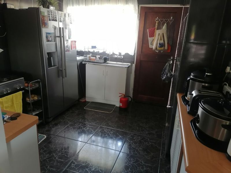 Lock up and Go Unit for sale in Fauna, Bloemfontein  - Photo 5