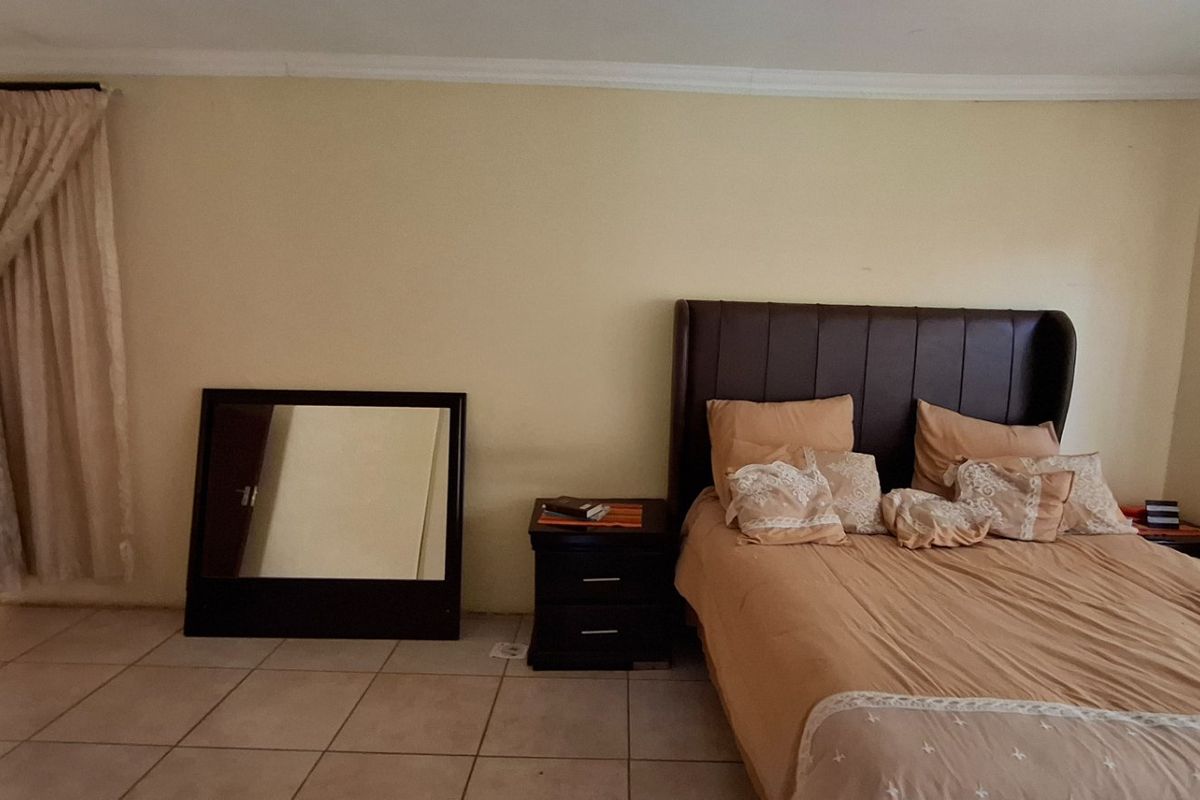 Large Facebrick Family Home in Lotus Gardens - Photo 4